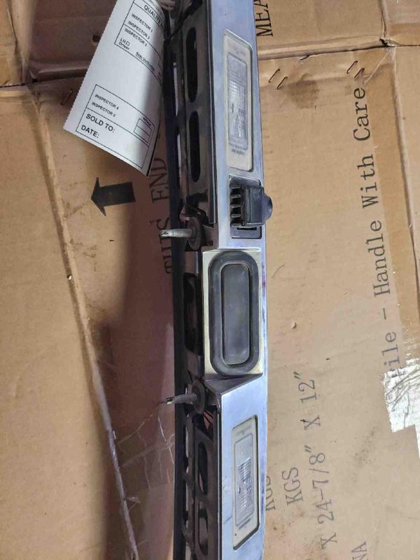2010-2017 Chevy Equinox Chrome Trim Piece With Rear View Back Up Camera Oem — photo 2