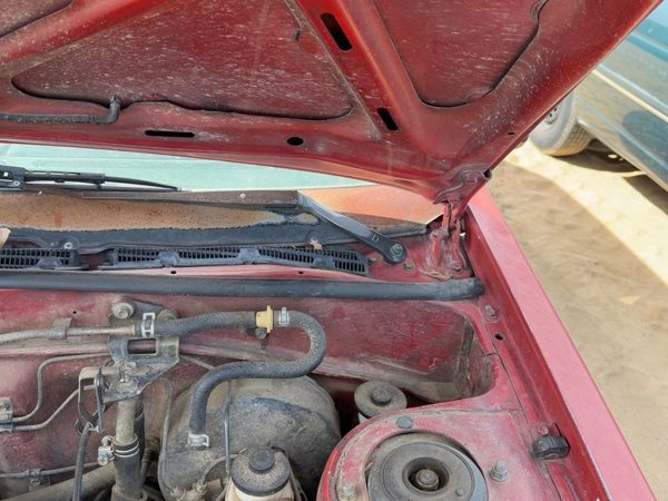 1988 Toyota FX Driver Left Front Hood Hinges Right Left Set Assembly OEM Red — photo 2