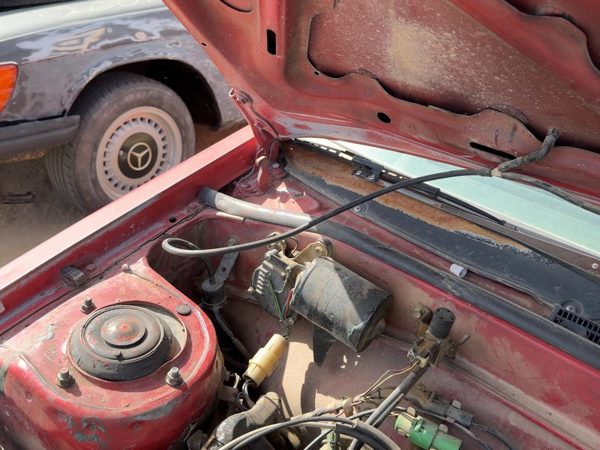 1988 Toyota FX Driver Left Front Hood Hinges Right Left Set Assembly OEM Red — photo 5