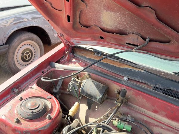 1988 Toyota FX Driver Left Front Hood Hinges Right Left Set Assembly OEM Red — photo 6