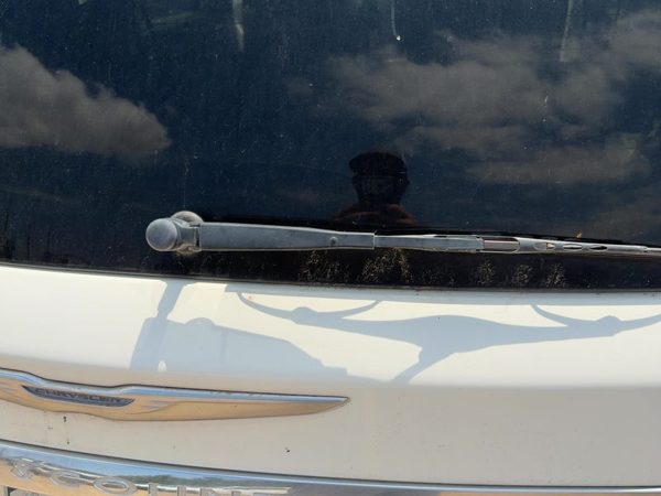 11-16 Town & Country Back Glass Wiper Arm Oem Rear Window Blade Liftgate Hatch — photo 2