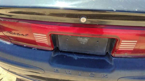 2001-2004 Buick Regal Center Middle Inner Tail Light Brake Lamp Oem Rear — photo 3