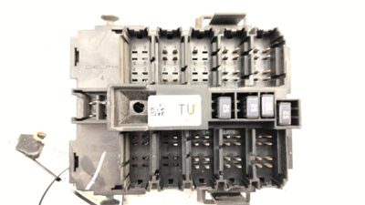 2012 Gmc Sierra 1500 Cabin Fuse Relay Box 15939775 Oem Behind Dash