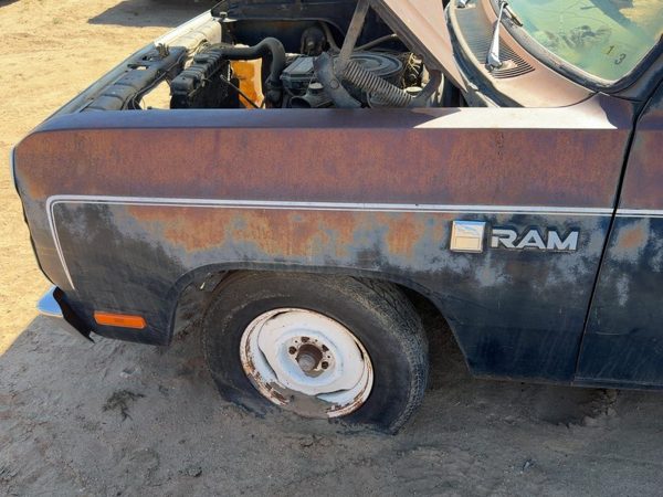 1981-1993 Dodge D150 Driver Left Front Fender Oem 04504124 — photo 1