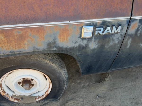 1981-1993 Dodge D150 Driver Left Front Fender Oem 04504124 — photo 6