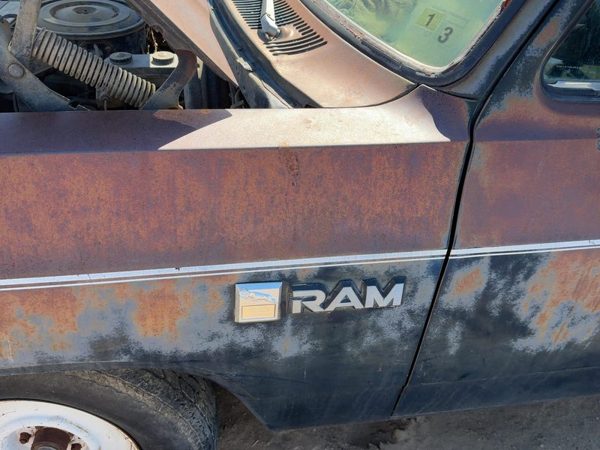 1981-1993 Dodge D150 Driver Left Front Fender Oem 04504124 — photo 8