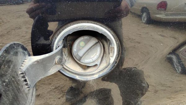2004-2007 Ford F150 Fuel Filler Neck Assembly With Gas Cap Oem 7L3Z9034E — photo 3