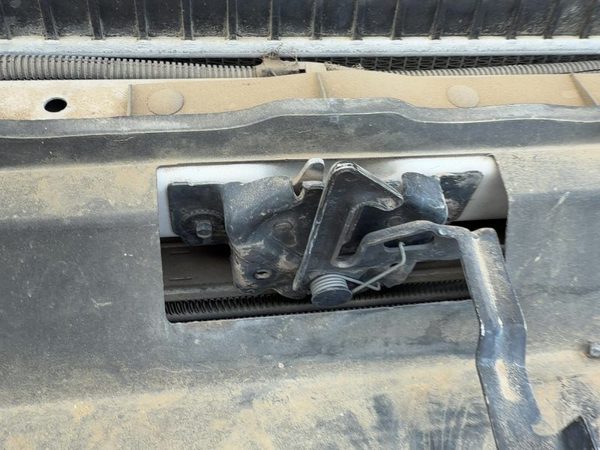 1999-2007 Ford F350 Hood Latch Assembly With Bracket Oem 6C3Z16138Aa — photo 1