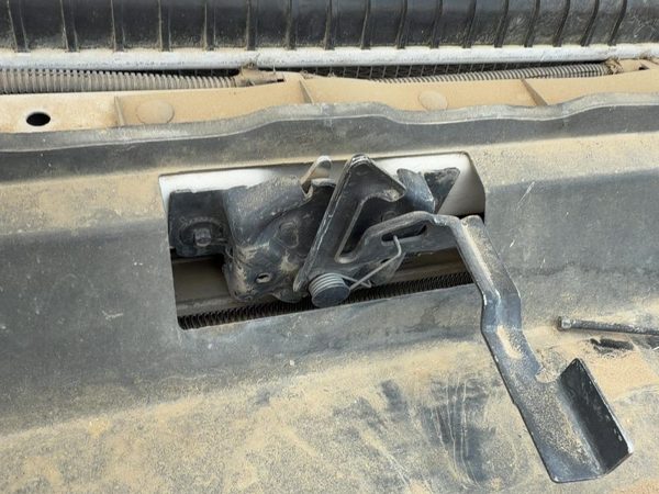 1999-2007 Ford F350 Hood Latch Assembly With Bracket Oem 6C3Z16138Aa — photo 2