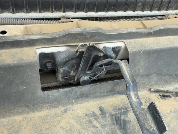 1999-2007 Ford F350 Hood Latch Assembly With Bracket Oem 6C3Z16138Aa — photo 4