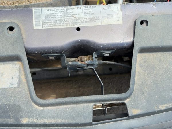 2005-2010 Chevy Cobalt Hood Latch Assembly With Bracket Oem 15934804 — photo 3