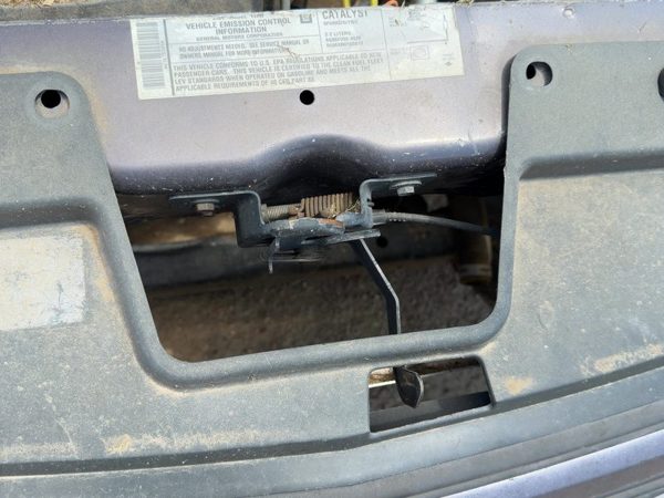 2005-2010 Chevy Cobalt Hood Latch Assembly With Bracket Oem 15934804 — photo 4