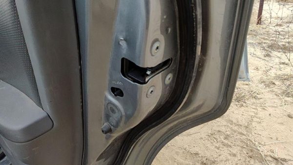 2007-2010 Nissan Sentra Passenger Right Rear Door Latch With Rods/Cables Back — photo 2