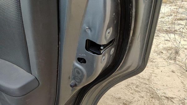 2007-2010 Nissan Sentra Passenger Right Rear Door Latch With Rods/Cables Back — photo 1