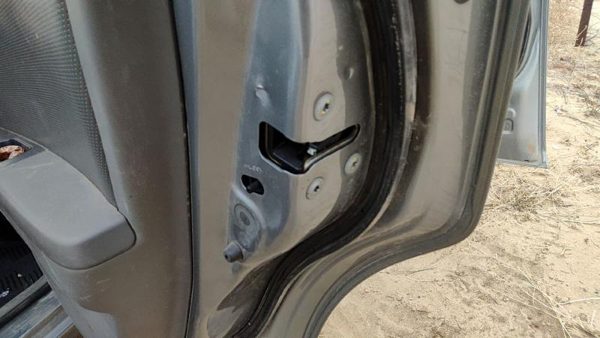 2007-2010 Nissan Sentra Passenger Right Rear Door Latch With Rods/Cables Back — photo 3