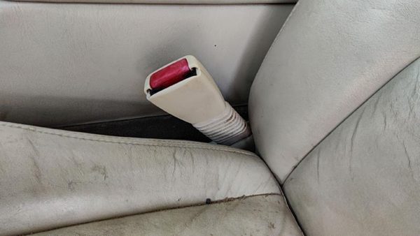 1998-04 Cadillac Seville Driver Left Front Seat Belt Buckle Receiver Oem Tan 503 — photo 1
