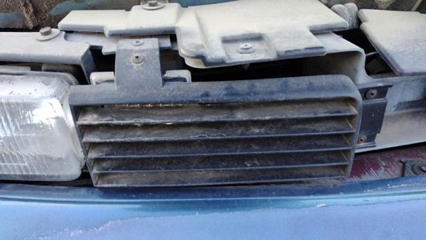 1989 Oldsmobile Cutlass Supreme Grille Blue 14102926 — photo 2