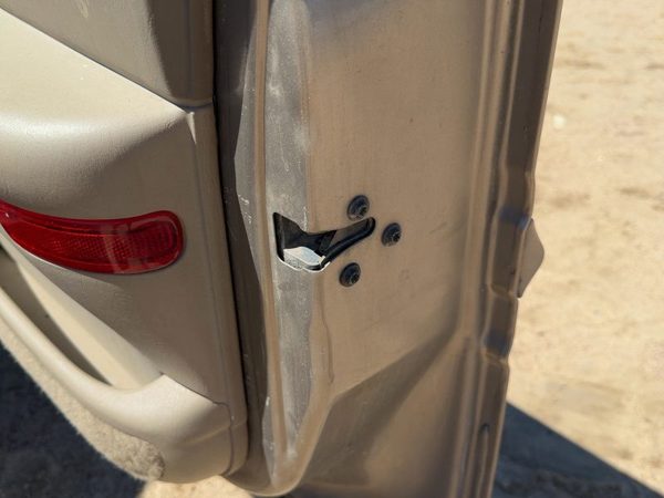 2000-2001 Buick Lesabre Passenger Right Front Door Latch With Rods/Cables Oem — photo 2