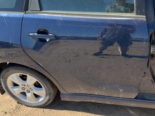 2005 Toyota Matrix Rear Door RH Indigo Ink Pearl — photo 2