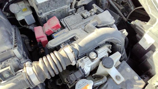 13-19 Nissan Versa Complete Air Intake Cleaner Filter Box Housing With Tube 1.6L — photo 5