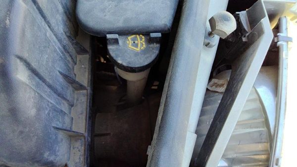 2002-2010 Ford Explorer Windshield Washer Fluid Reservoir With Pump Wiper Tank — photo 3