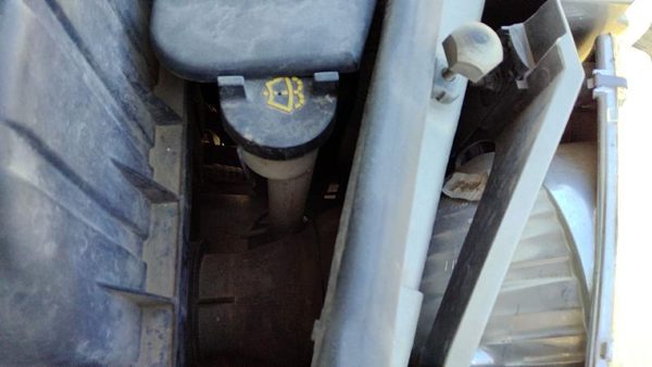 2002-2010 Ford Explorer Windshield Washer Fluid Reservoir With Pump Wiper Tank — photo 2