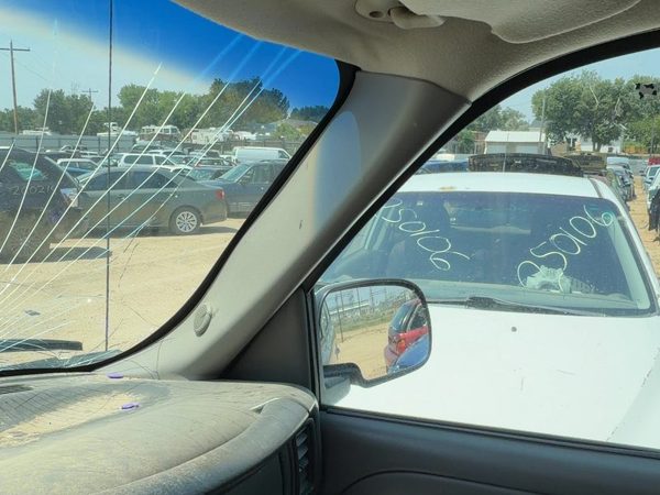 00-06 Suburban 1500 Passenger Right A Pillar Trim Windshield Post Panel Gray 92I — photo 1
