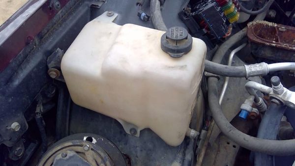 1993 Cadillac Fleetwood Coolant Recovery Bottle Reservoir Radiator Overflow — photo 6