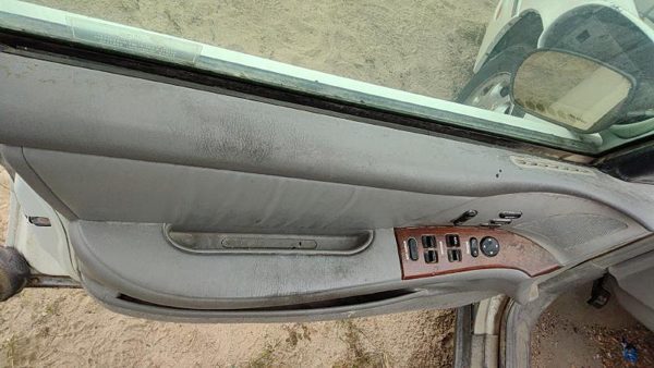 1997-05 Buick Park Ave Driver Left Front Door Trim Panel With Master Switch Gray — photo 2