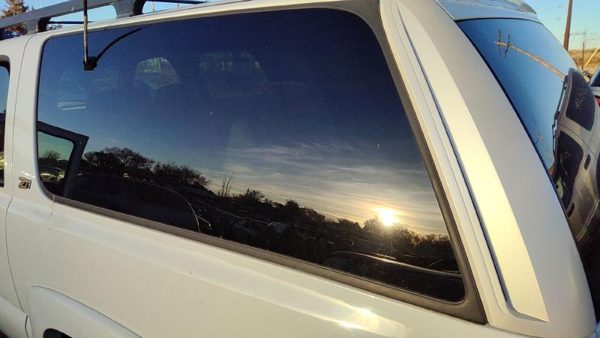 2000-2006 Chevy Suburban Driver Left Rear Quarter Glass Back Side Window Oem — photo 2