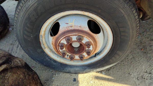 1996 Ford F350 Wheel 4 — photo 2
