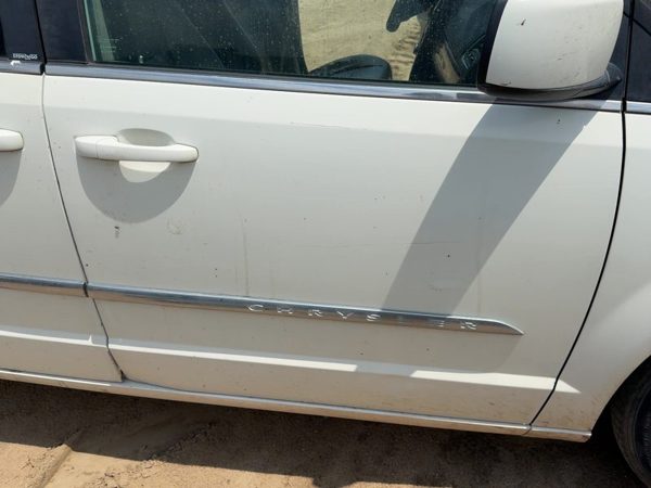 2012 Dodge Grand Caravan Front Door RH White PW1 — photo 1