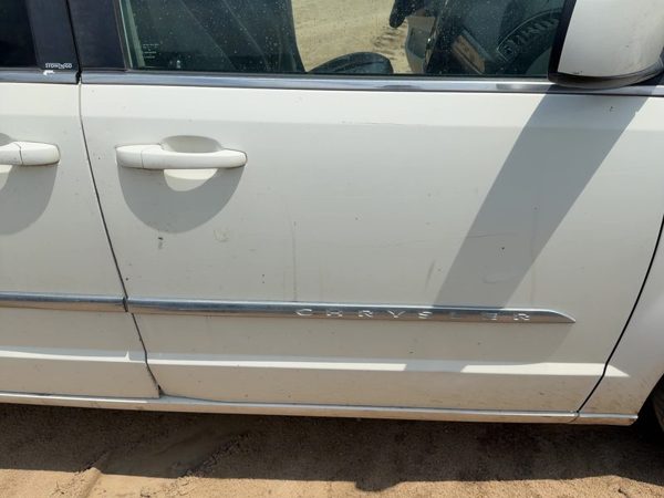 2012 Dodge Grand Caravan Front Door RH White PW1 — photo 2