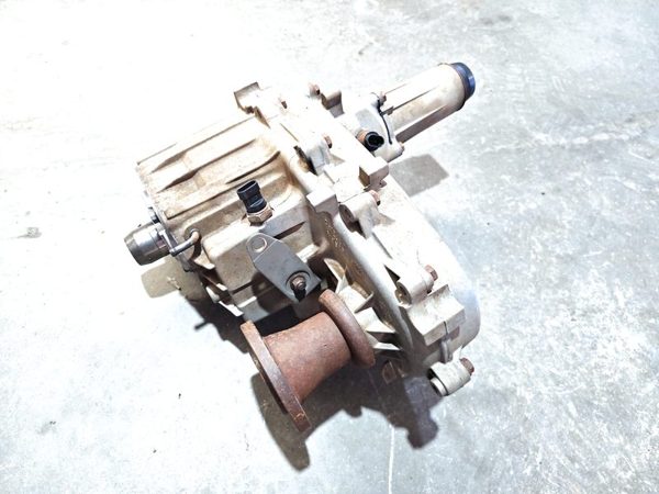 1993-1999 Chevy Suburban Transfer Case Assembly Oem 4X4 4Wd Tcase 15965650 — photo 4