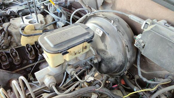 1994 Chevy Suburban Power Brake Booster With Master Cylinder Pair Set Oem — photo 1