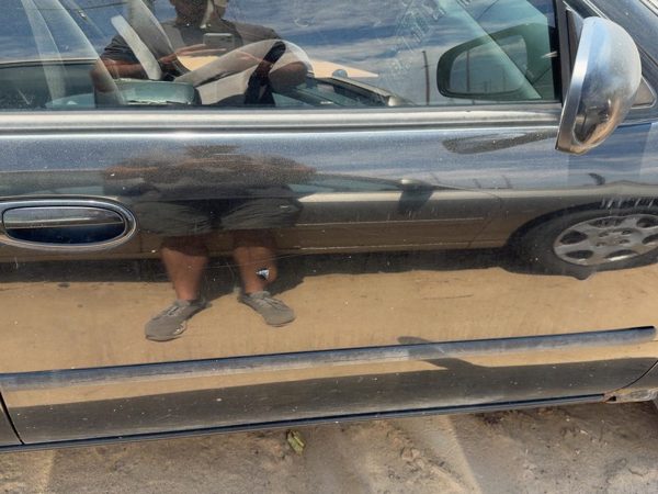 1998 Nissan Maxima Front Door RH Super Black KH3 — photo 3