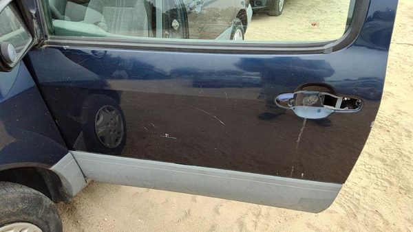 2001 Toyota Sienna Front Door LH Blue 8Q0 — photo 2