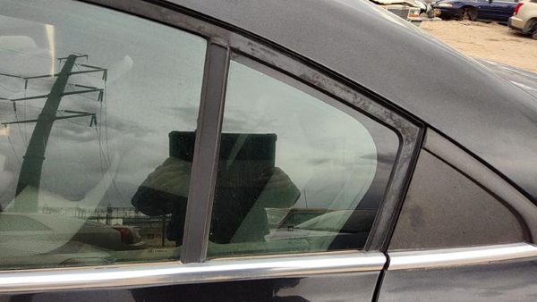 2011 Chevy Cruze Rear Vent Glass/window LH Driver Left Window Back Door Glass — photo 1