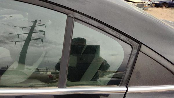 2011 Chevy Cruze Rear Vent Glass/window LH Driver Left Window Back Door Glass — photo 2