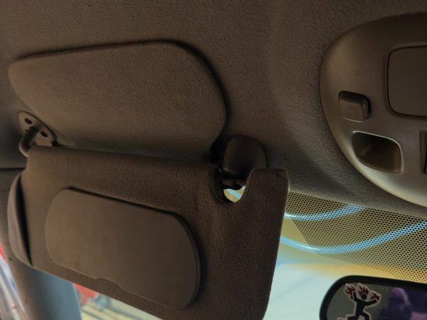2005 Cadillac Deville Sun Visor LH Gray 142 — photo 3