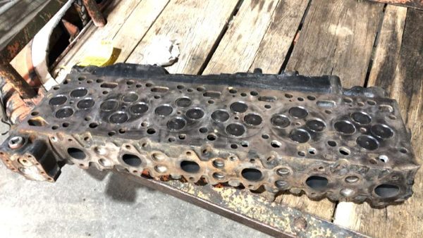 2002 Dpu25 Cylinder Head Possible Buildable Small Crack — photo 1