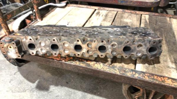 2002 Dpu25 Cylinder Head Possible Buildable Small Crack — photo 2
