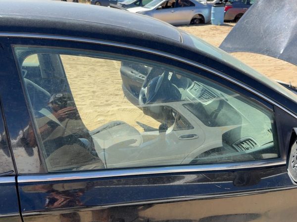2014 Nissan Sentra Front Door Glass/window RH — photo 1