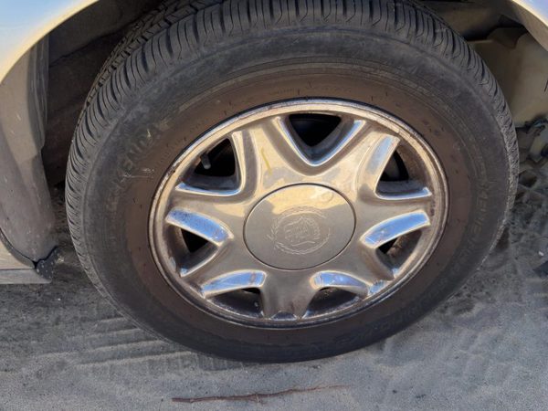 2005 Cadillac Deville Wheel RH 1 — photo 1
