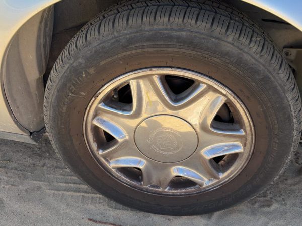 2005 Cadillac Deville Wheel RH 1 — photo 3