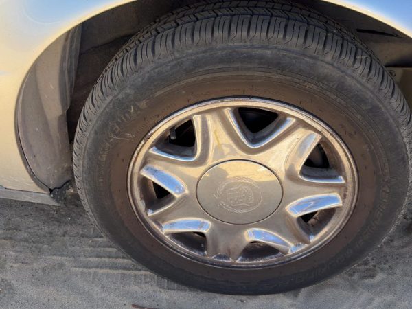 2005 Cadillac Deville Wheel RH 1 — photo 4