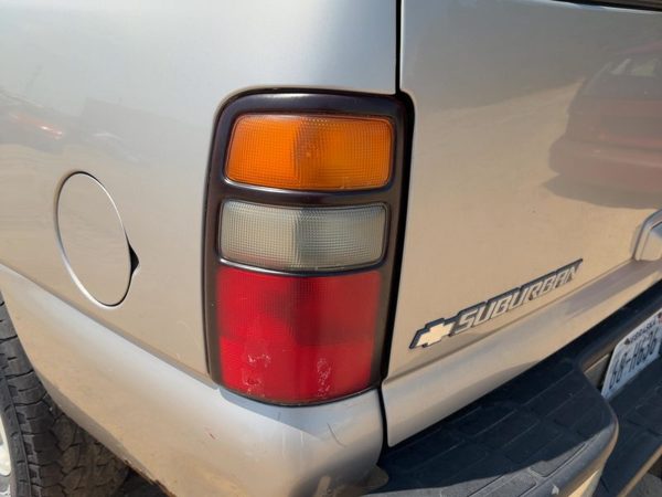 2004-2006 Chevy Suburban 1500 Driver Left Tail Light Brake Lamp Oem Rear — photo 3