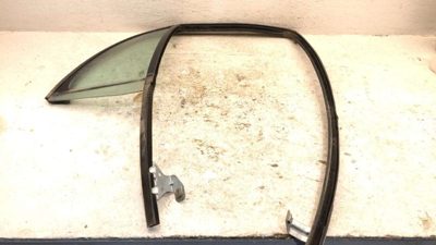 94-11 Marquis Passenger Right Rear Vent Window Back Door Glass With Frame Oem