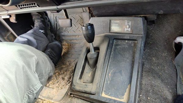 83-94 Chevy S10 Pickup Center Floor Console Oem 4X4 Trim Bezel Oem Dark Gray — photo 4