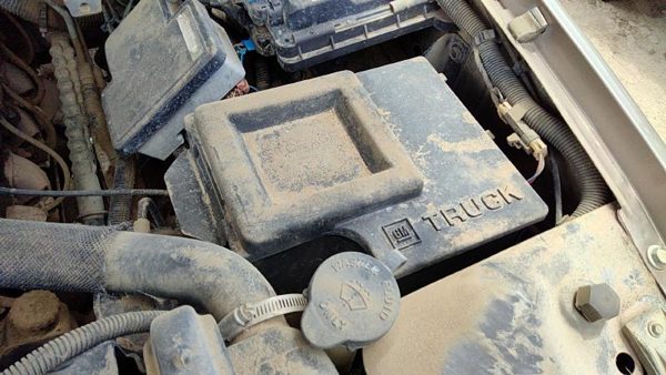 96-97 Silverado 2500 Engine Compartment Box Housing With Lid Oem Storage 7.4L — photo 5